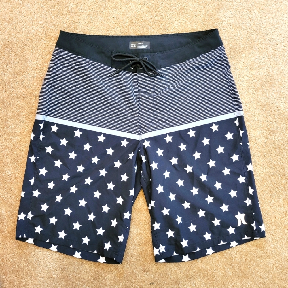 Hurley Black & White, Stars & Stripes Mens Swim/Board Shorts - Size 32